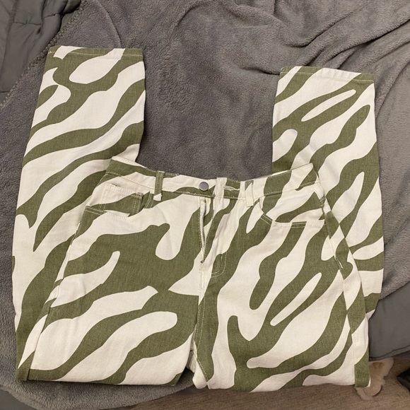 🦋2 for $15 - Zebra Print Straight Jeans - Picture 4 of 6